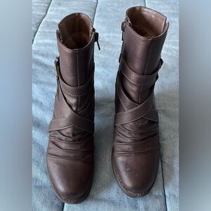 Brown ankle boots with stacked heel, size 9.